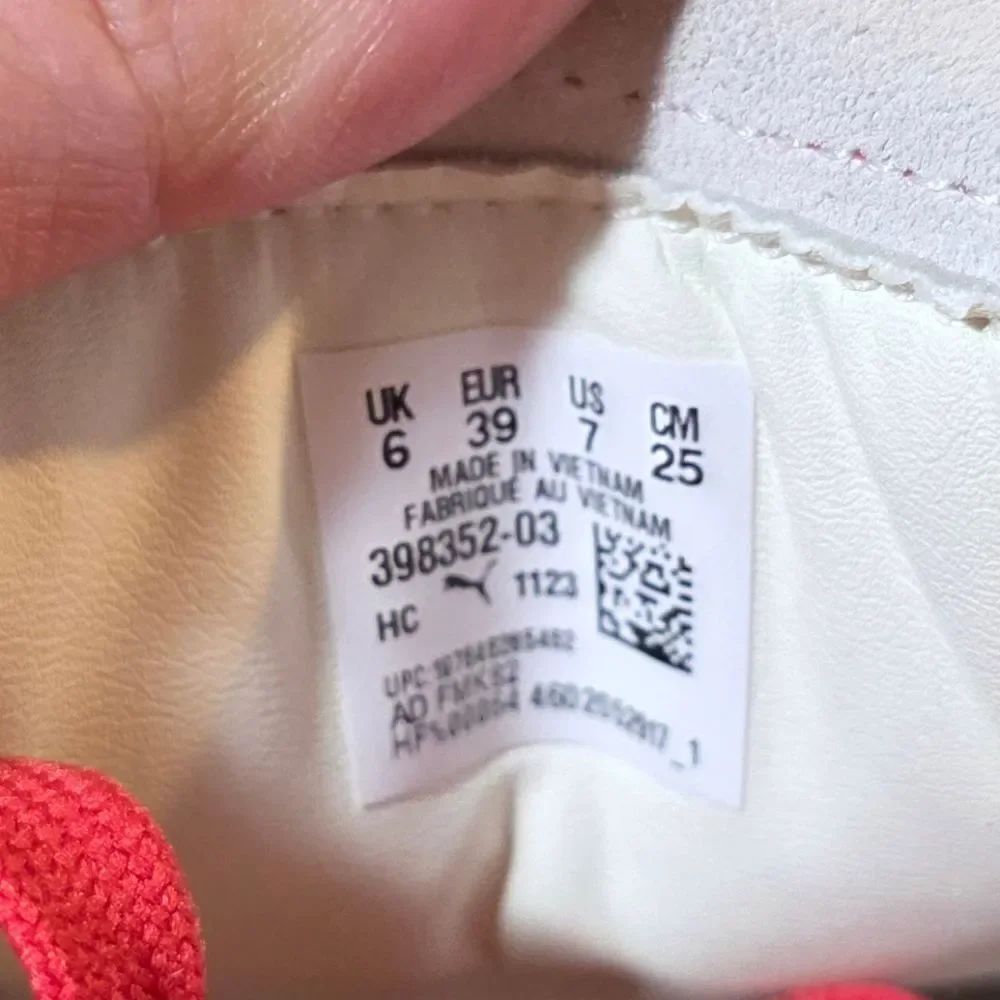 Fenty Puma Womens 8.5/ Mens 7 - Picture 9 of 9